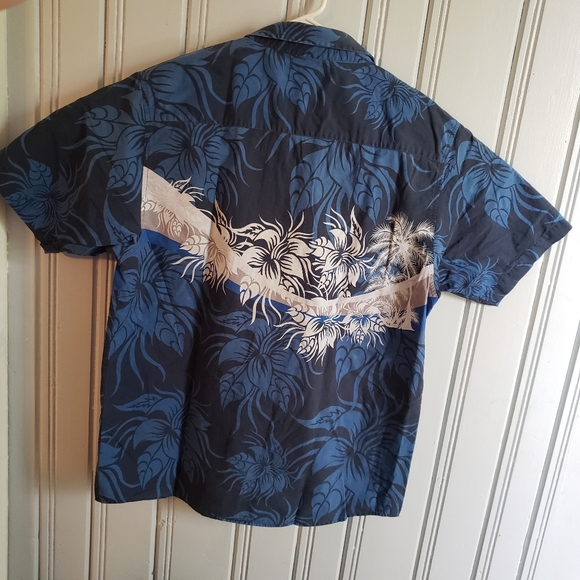 Hawaiian button up shirt - Picture 4 of 4